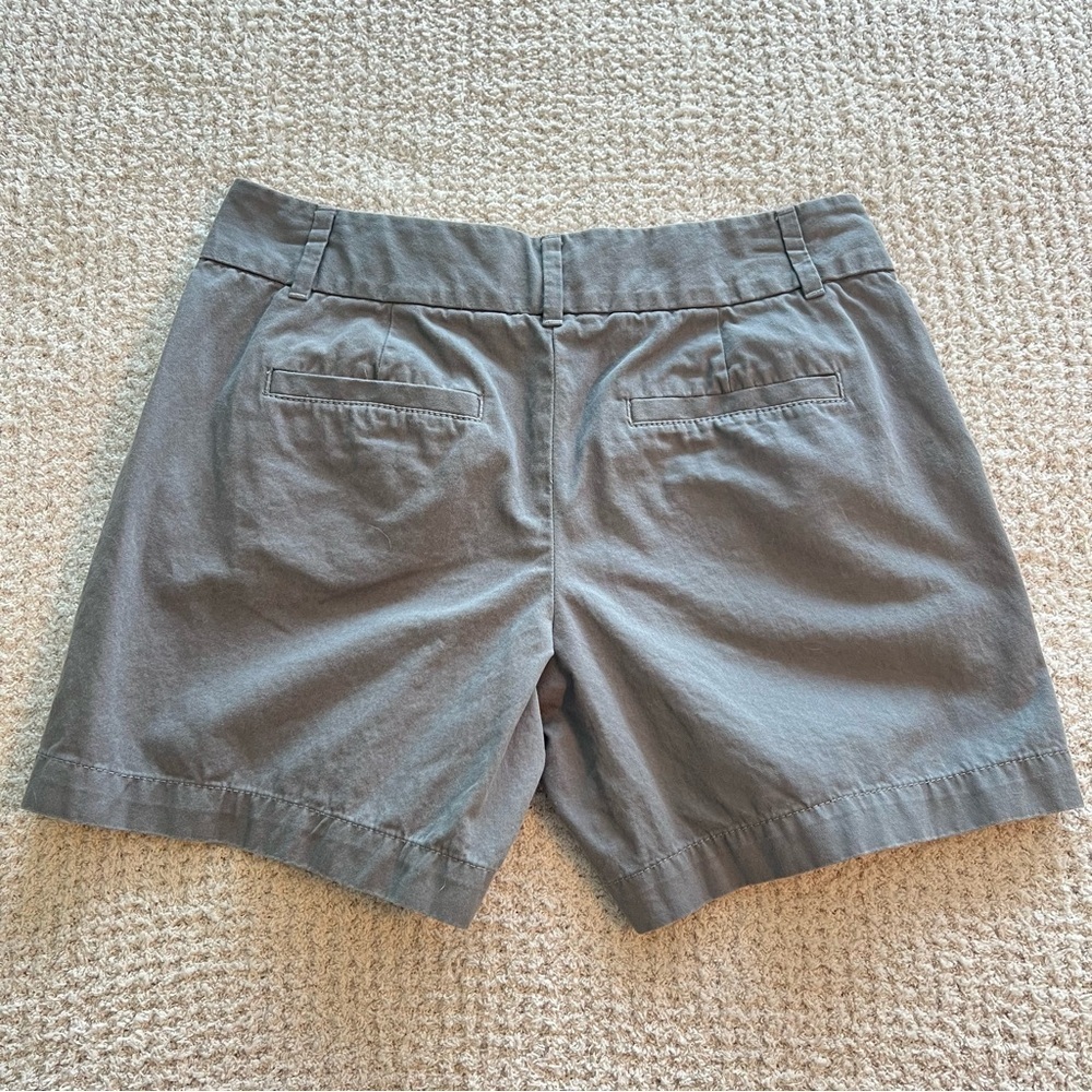 Ann Taylor LOFT Gray Shorts “The Riviera Short” Size 0 - Picture 2 of 9